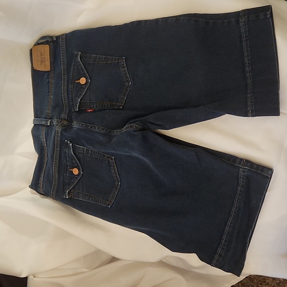 515 Levi Stretchy Bermuda Jean Shorts - Picture 3 of 3